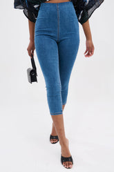 FLEX FIT MEDIUM WASH CAPRI