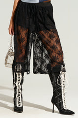KELLY LACE SHORT IN BLACK