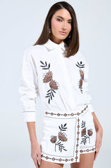 EMBROIDERED FLOWER LINEN BUTTON UP