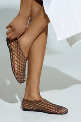 AKIRA LINUS BLACK FLAT