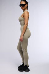 MODEL OFF DUTY HIGH WAIST LEGGING IN GREEN