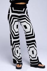 STOP AND STARE GEOMETRIC PRINT KNIT PANT