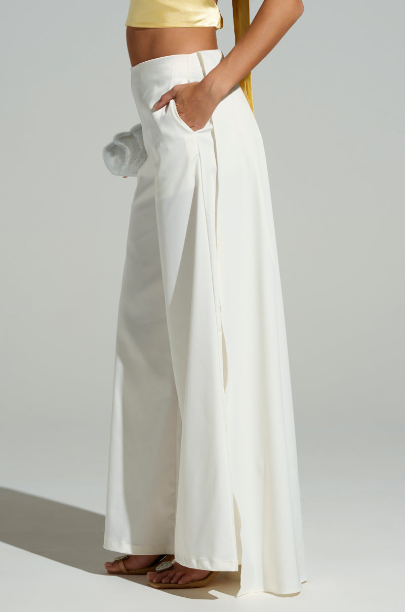 LOOK AT ME GO WHITE TROUSER