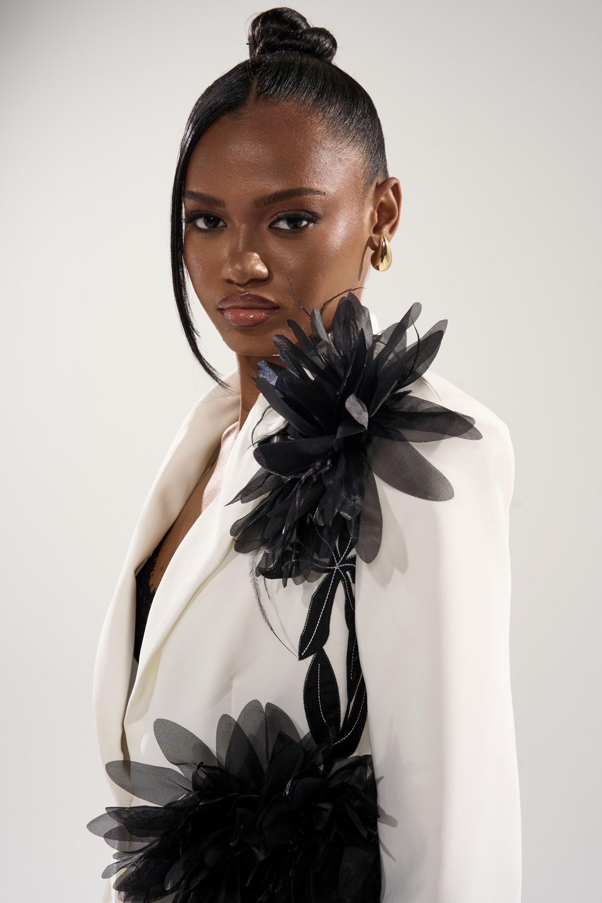 IN FULL BLOOM APPLIQUE BLAZER