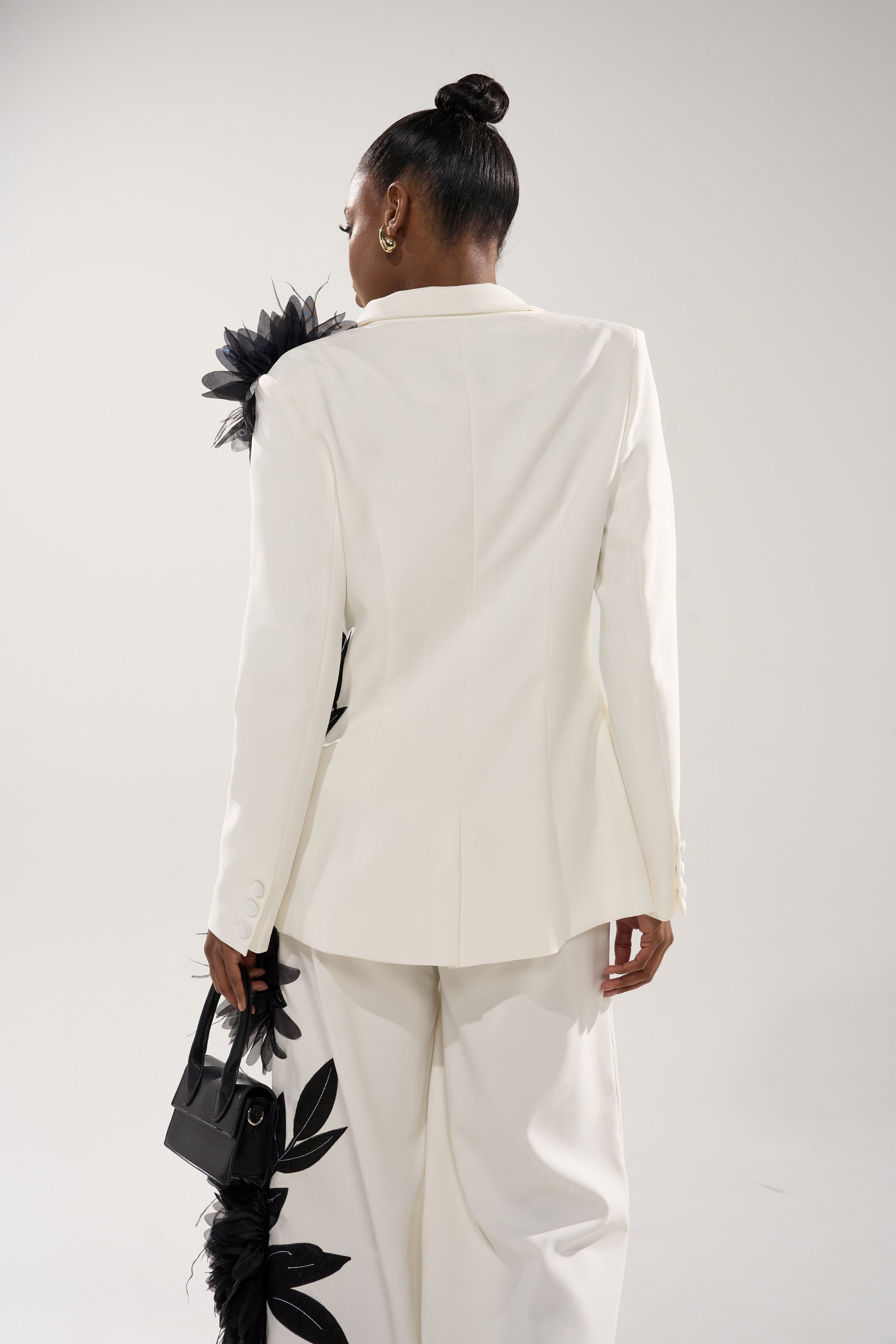 IN FULL BLOOM APPLIQUE BLAZER