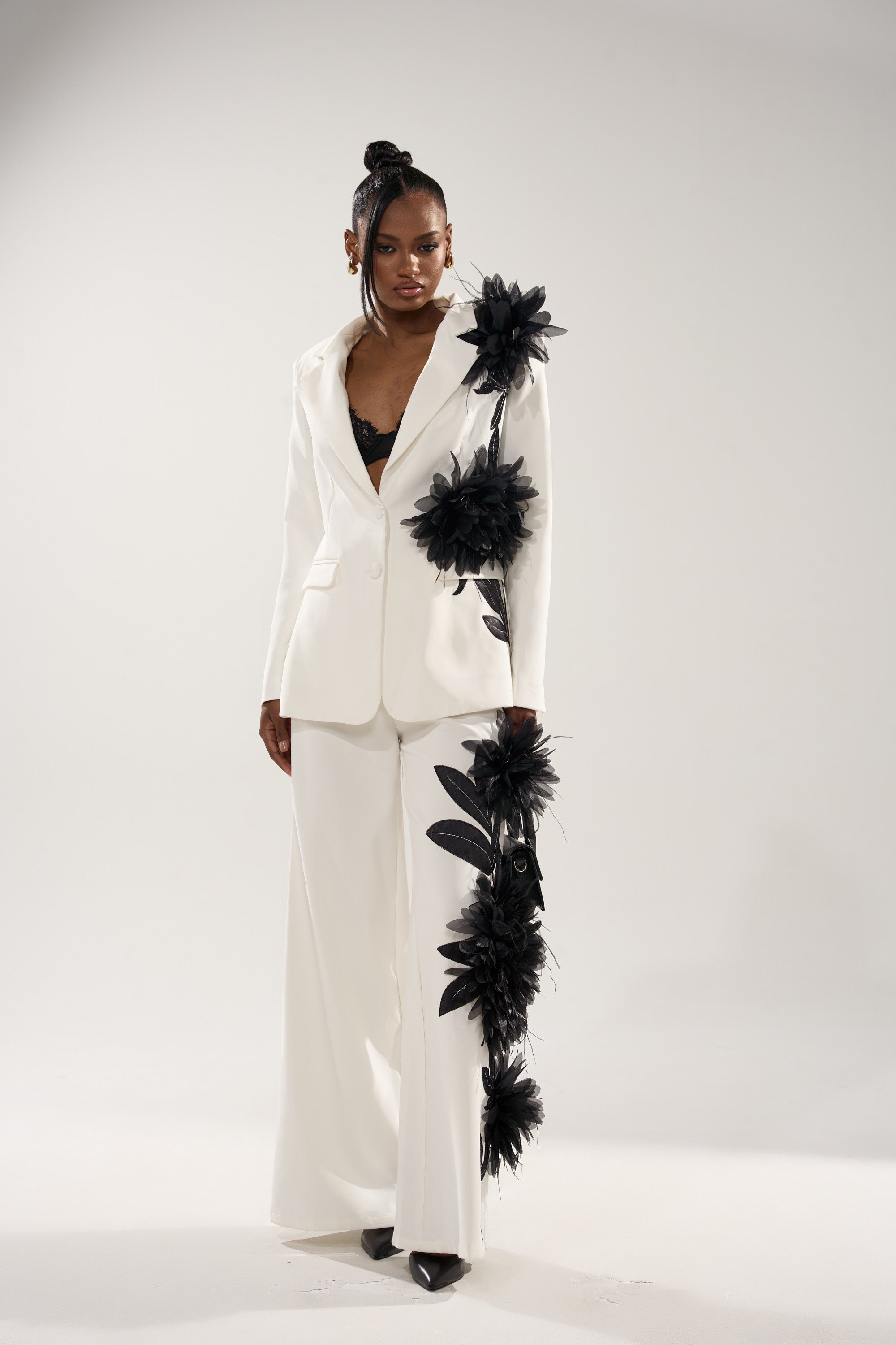 IN FULL BLOOM APPLIQUE BLAZER