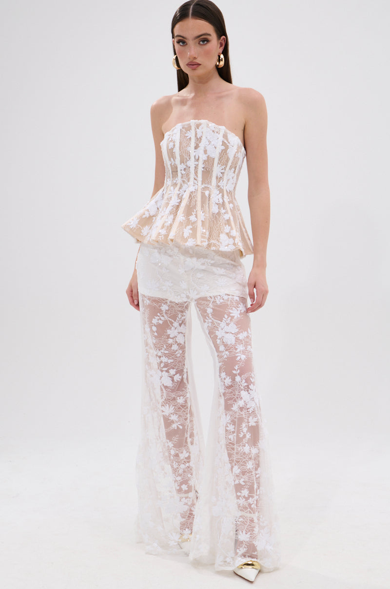 UP NEXT LACE CORSET TOP IN WHITE