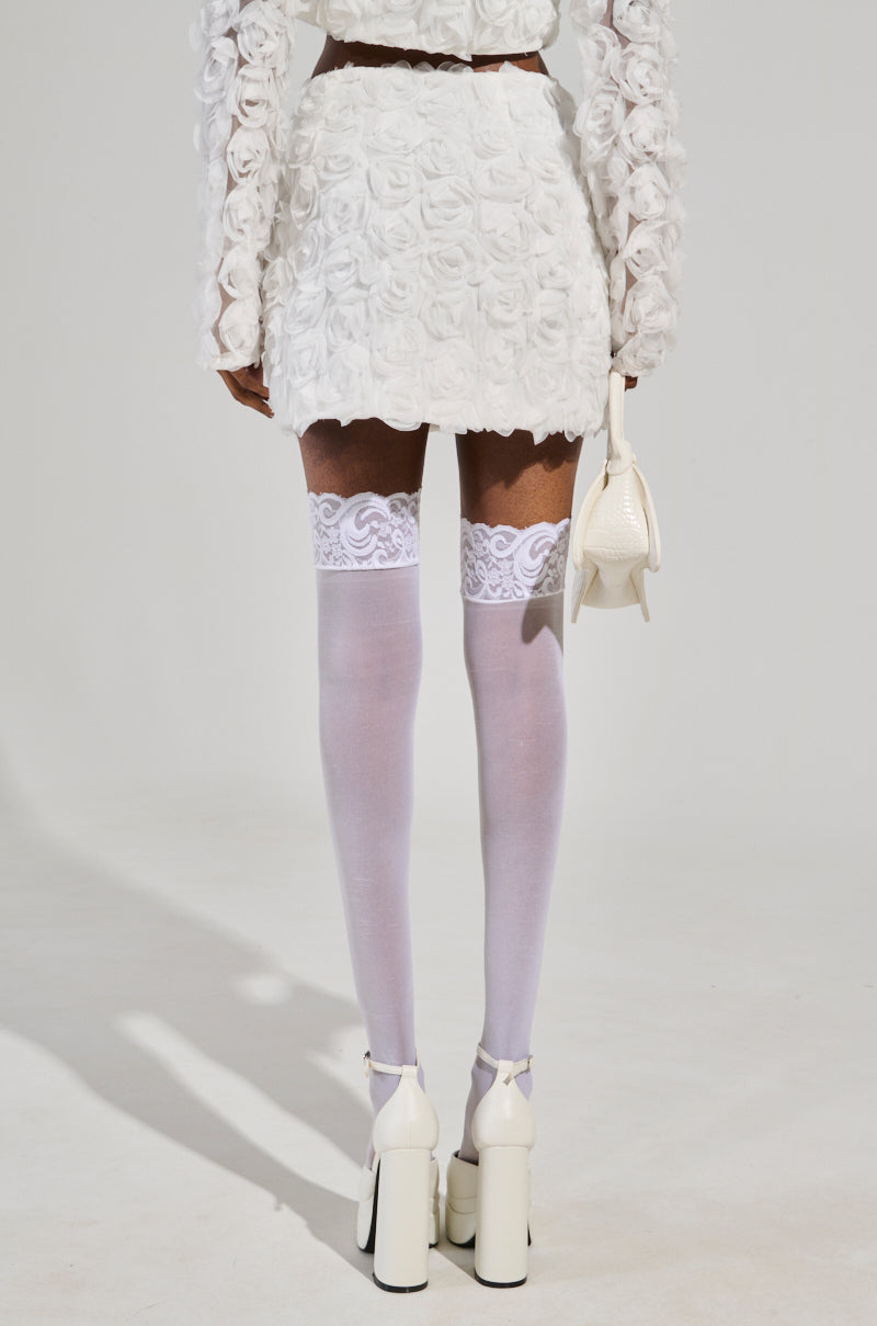 SWEET ESCAPE MINI SKIRT IN WHITE