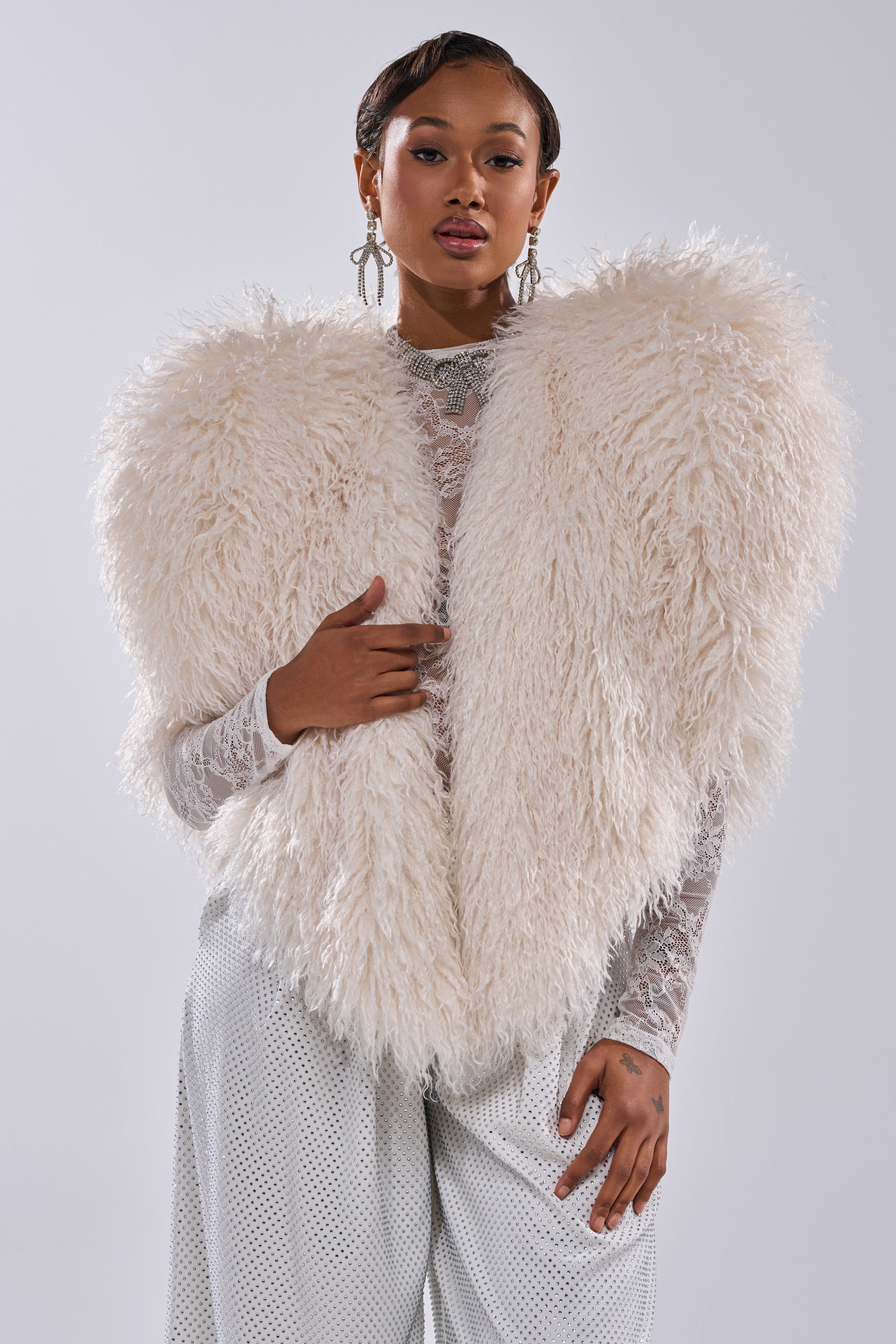 STAR CROSSED LOVER FAUX FUR VEST IN IVORY