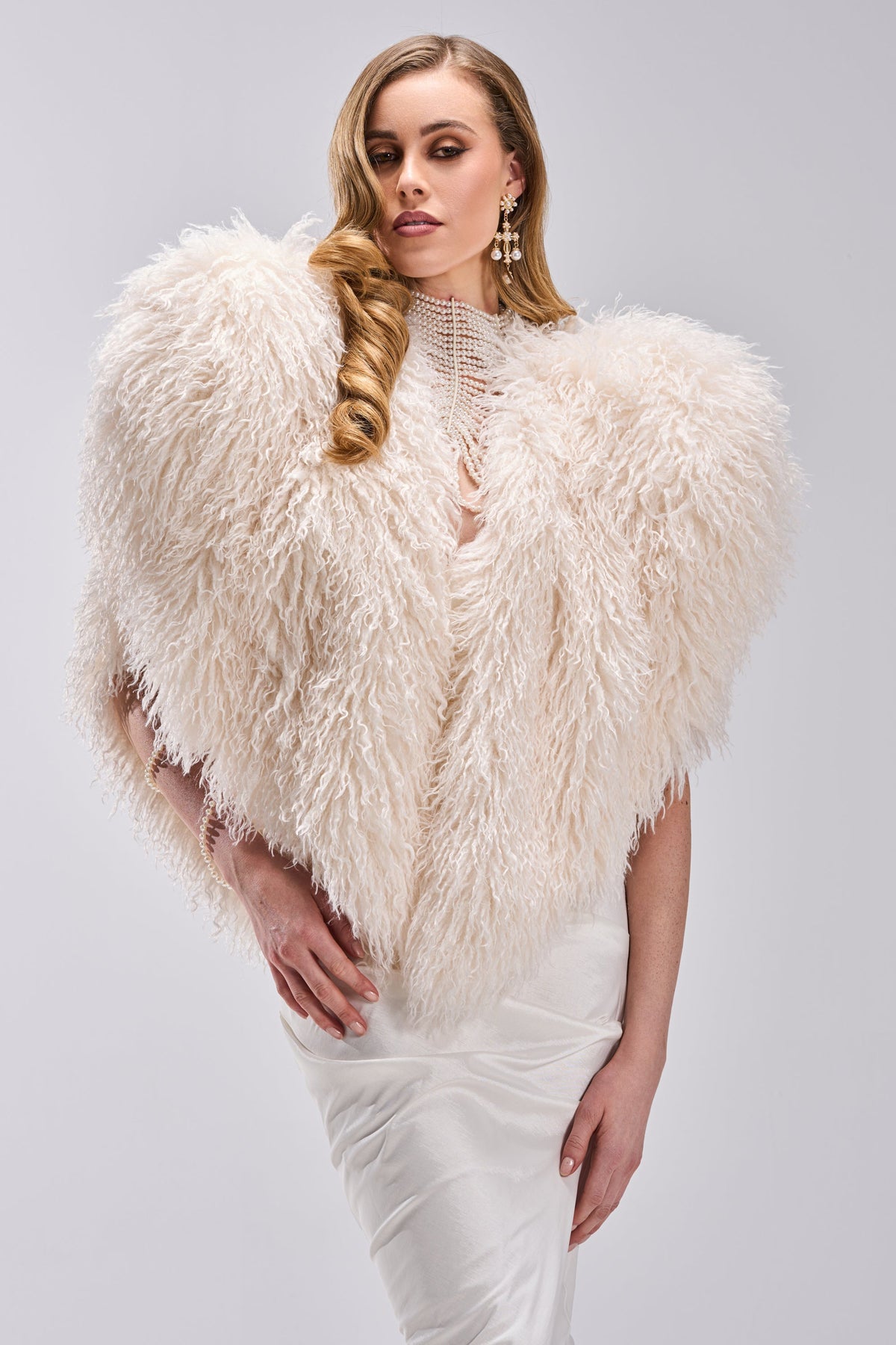 STAR CROSSED LOVER FAUX FUR VEST IN IVORY