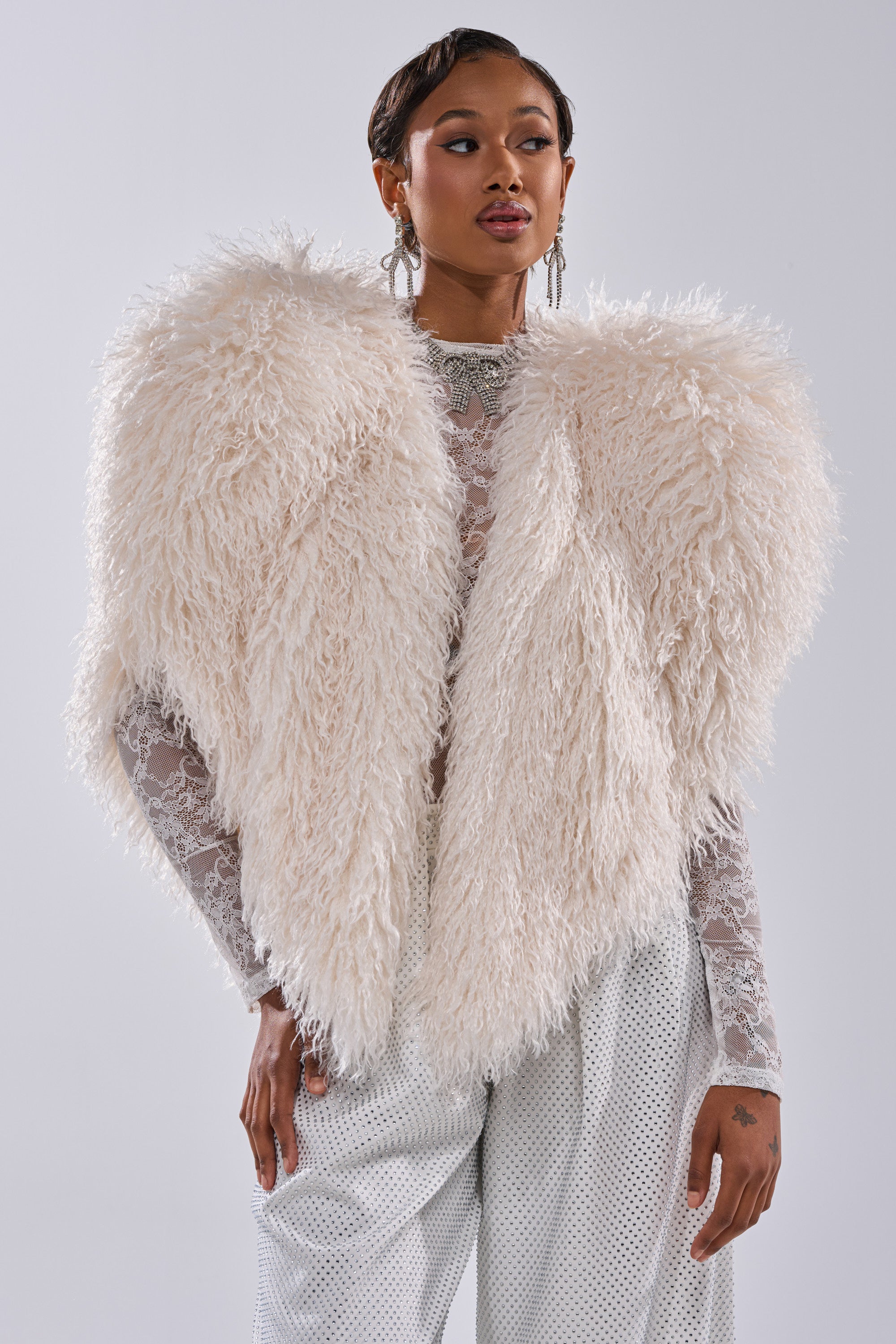 STAR CROSSED LOVER FAUX FUR VEST IN IVORY