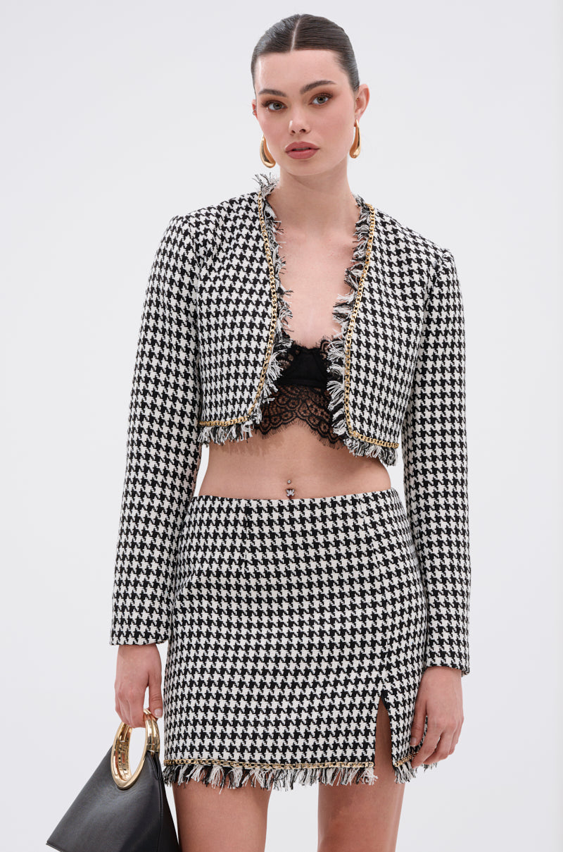 INVITE ONLY CHAIN TRIM BLAZER