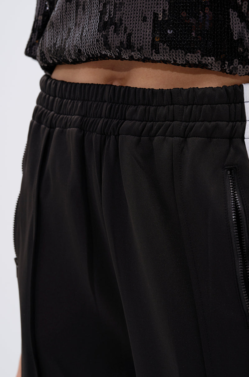 MODERN JAM TRACK PANT WITH TULLE IN BLACK