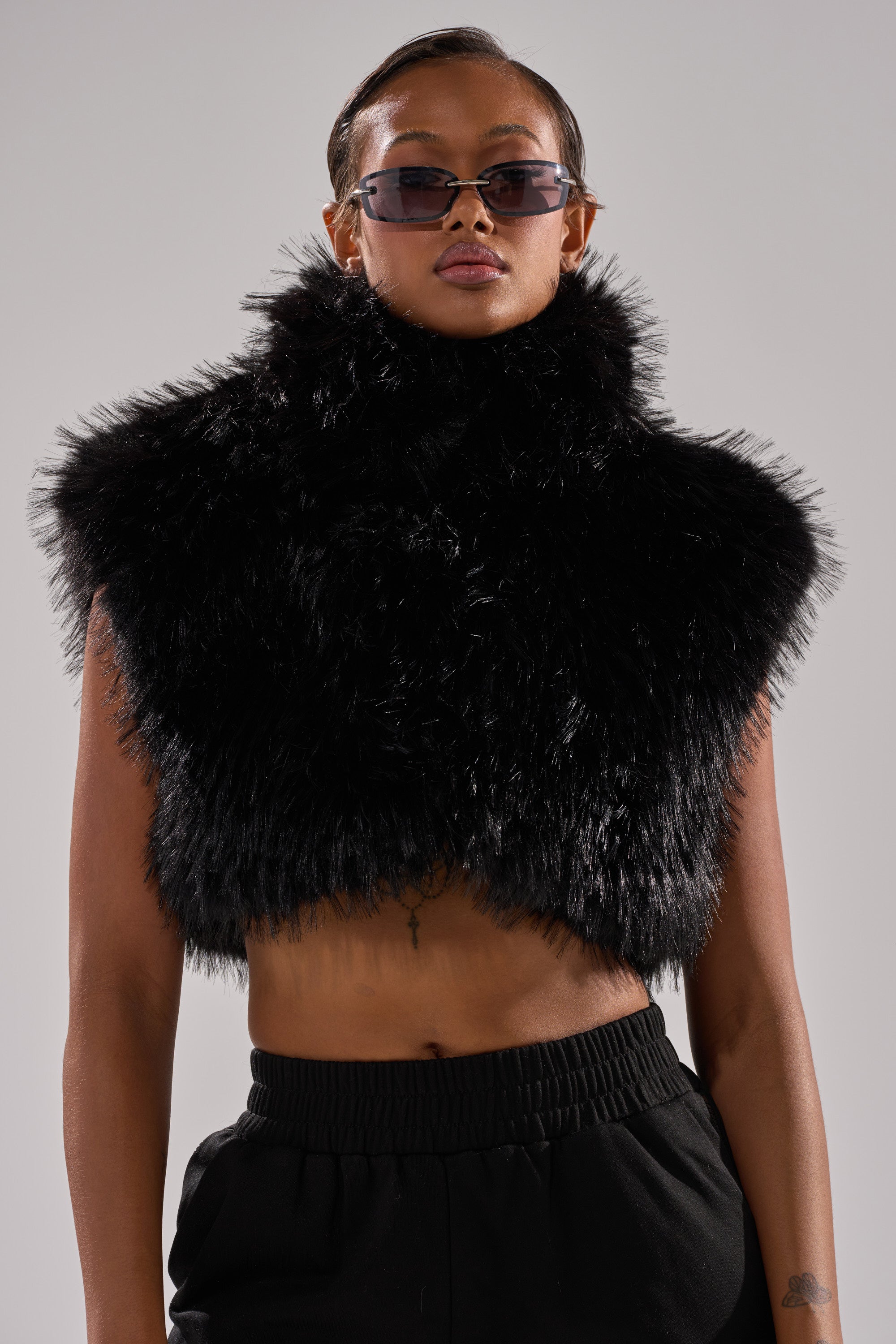 COCO CROPPED FUR VEST IN BLACK