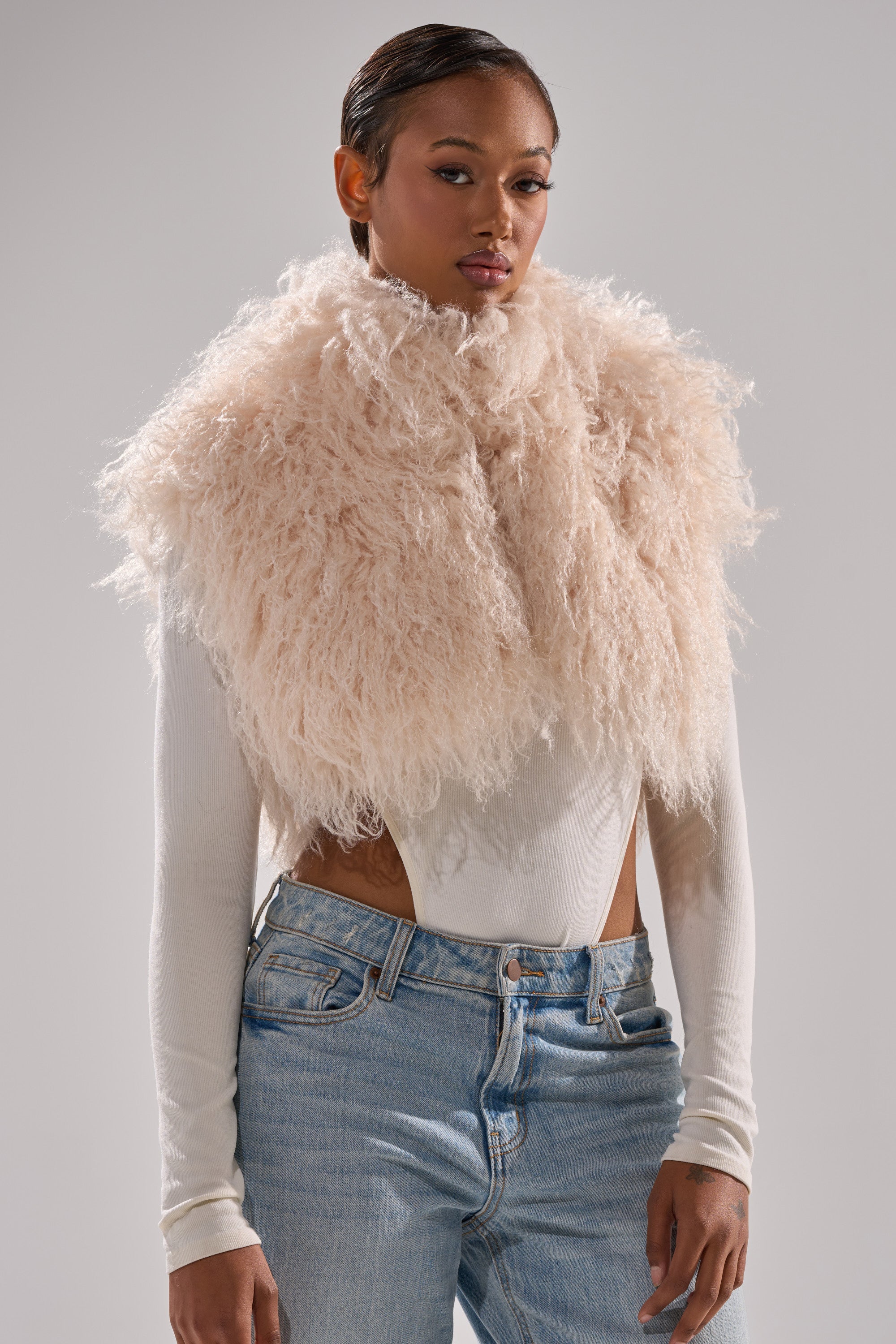 COCO CROPPED FUR VEST IN BEIGE