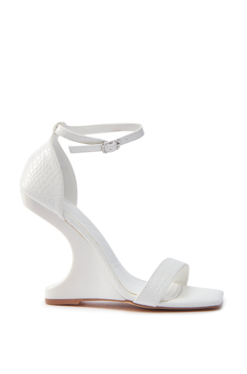 AKIRA AALTO WHITE SANDAL
