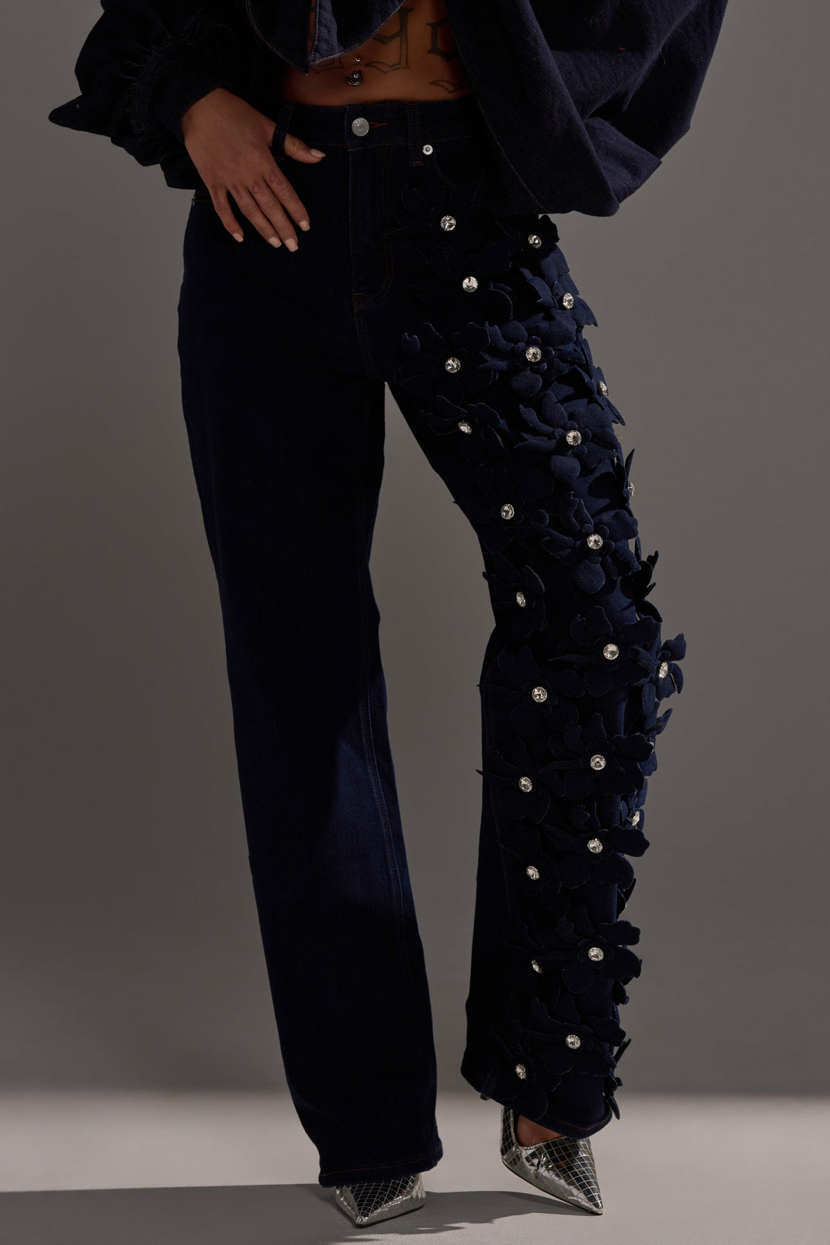 FLORAL FIELDS APPLIQUE DENIM PANTS WITH RHINESTONES