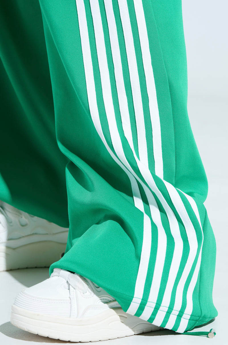 JUMP AROUND WIDE LEG JOGGER IN GREEN