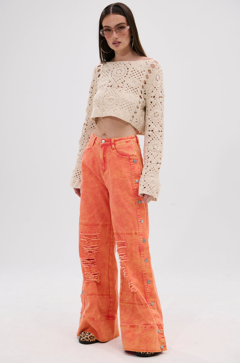 ABOVE AVERAGE DISTRESSED SIDE SNAP JEANS