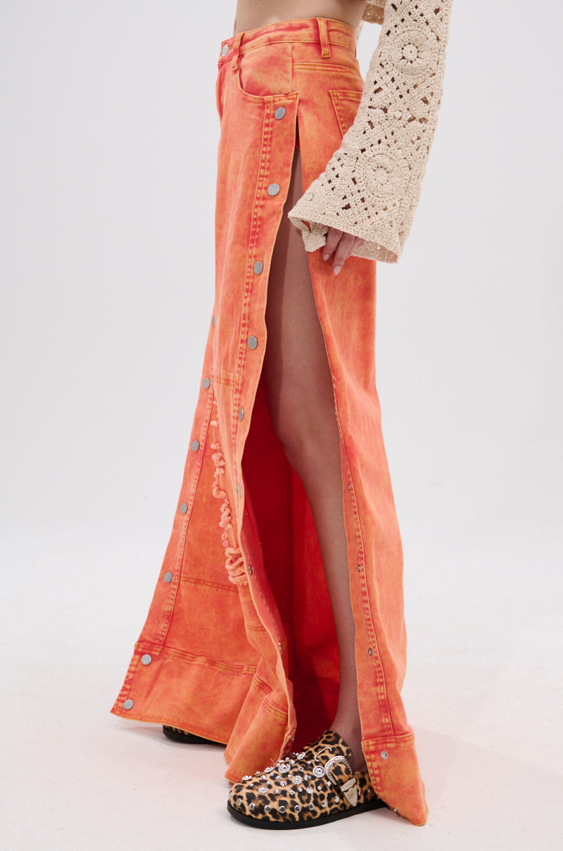 ABOVE AVERAGE DISTRESSED SIDE SNAP JEANS