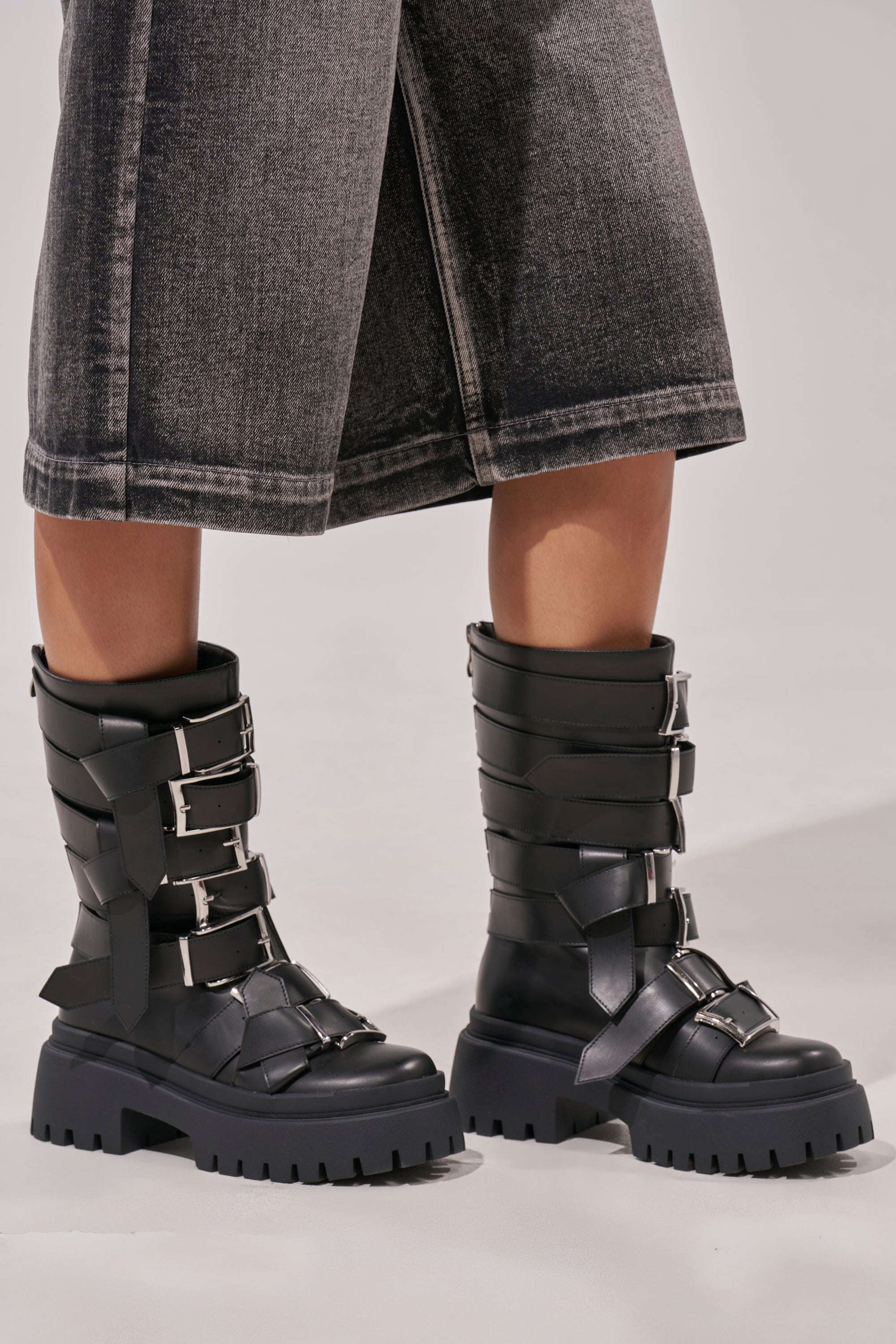AZALEA WANG ALCETASA BLACK COMBAT BOOTIE WITH BUCKLE DETAIL