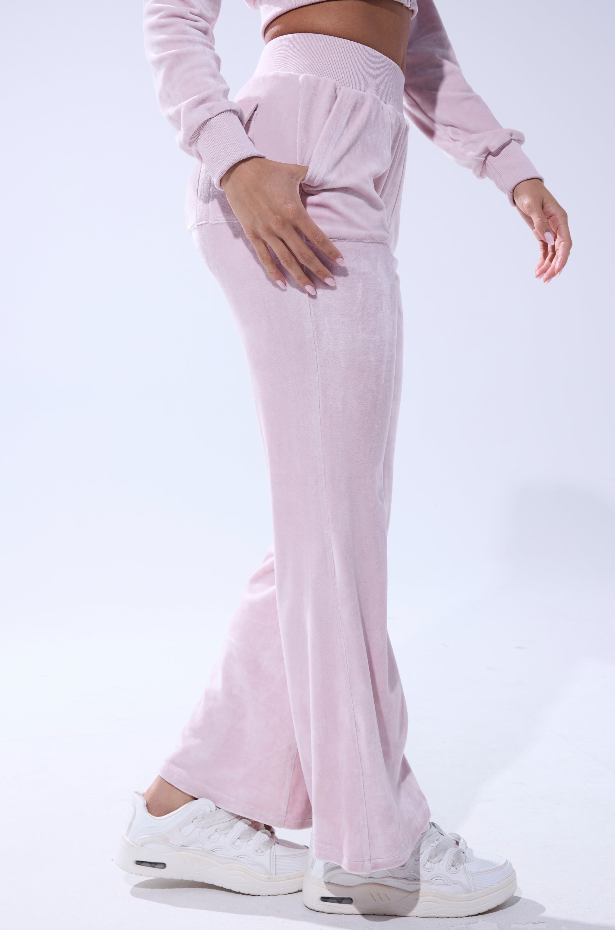 TAYLOR STRAIGHT LEG JOGGER IN PINK