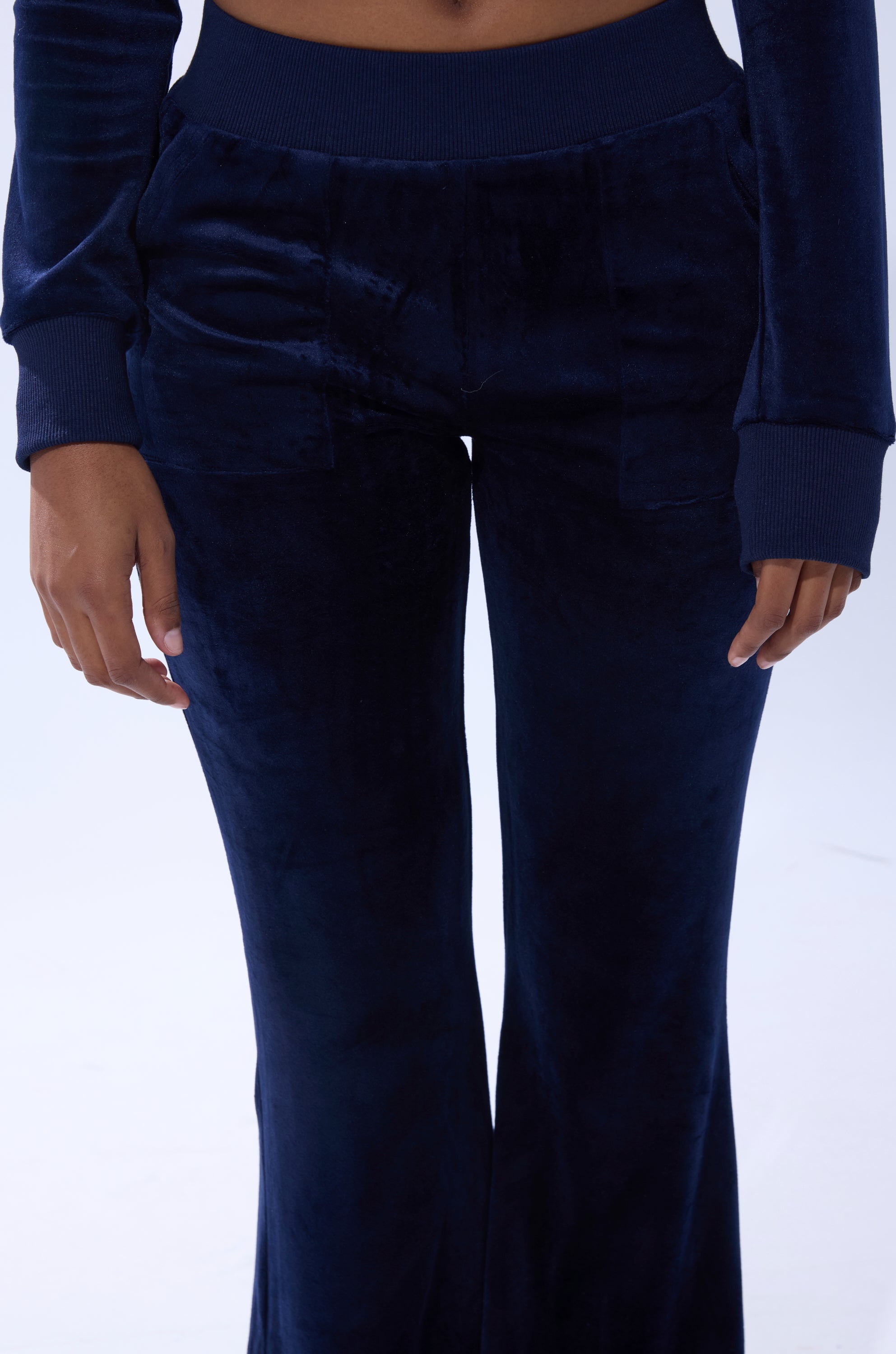 TAYLOR STRAIGHT LEG JOGGER IN NAVY