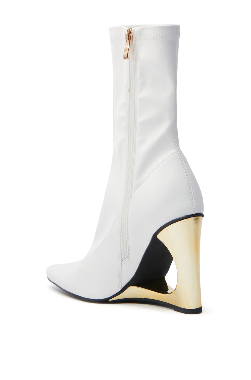 AZALEA WANG BRIXHAM WHITE BOOTIE WITH NOVELTY HEEL