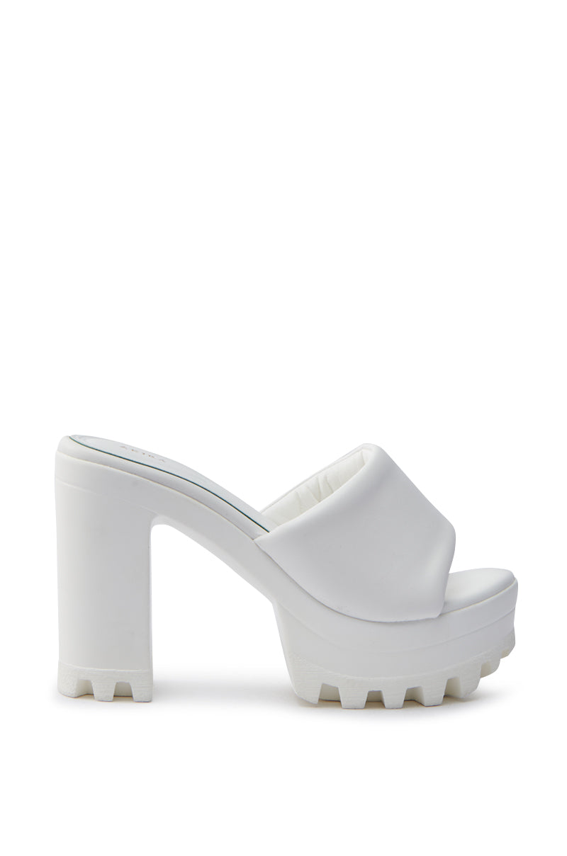 AKIRA COOL CAT WHITE PUFFY PLATFORM SANDAL