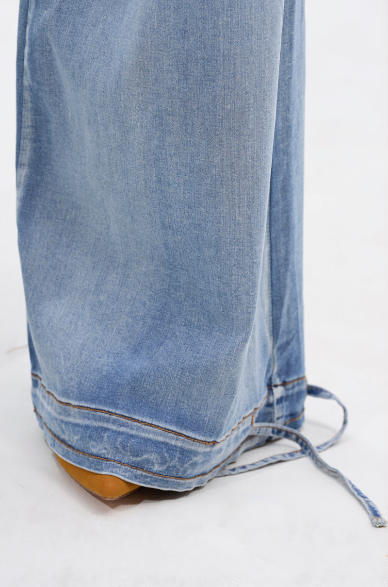 LAY IT LOW BALLOON PANT IN LIGHT BLUE