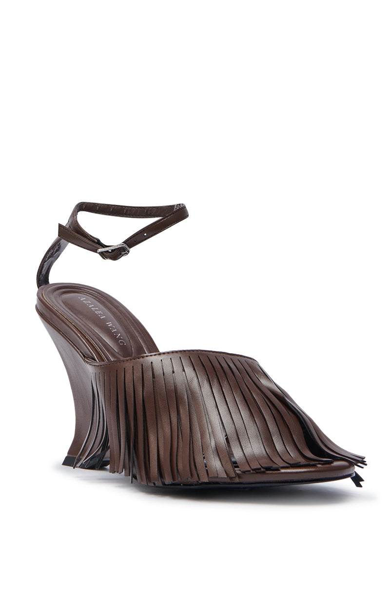 AZALEA WANG FASCIA CHOCOLATE WEDGE FRINGE SANDAL