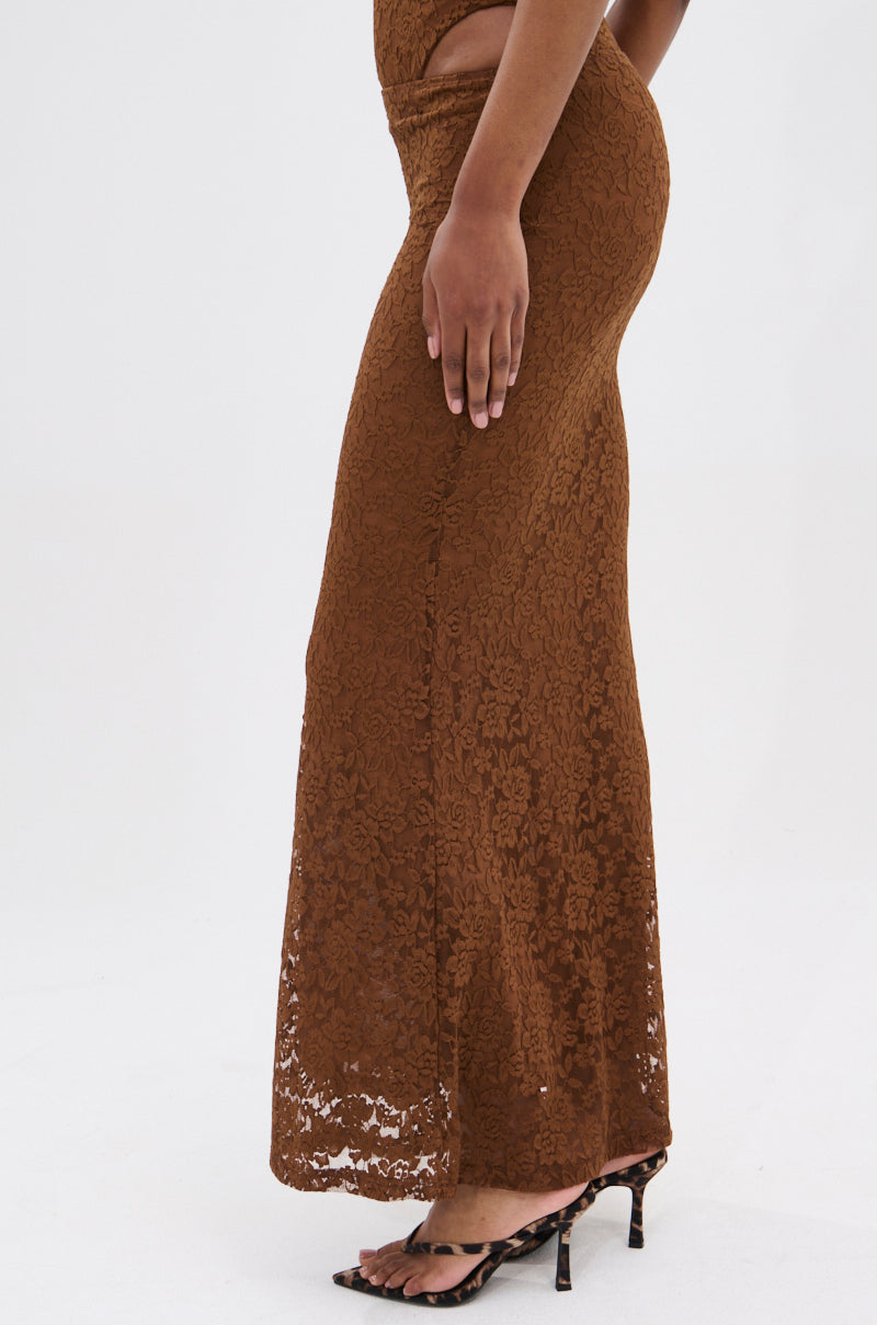 PUCKER UP LACE MAXI SKIRT