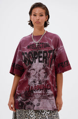 INTELLECTUAL PROPERTY GRAPHIC TEE IN BURGUNDY