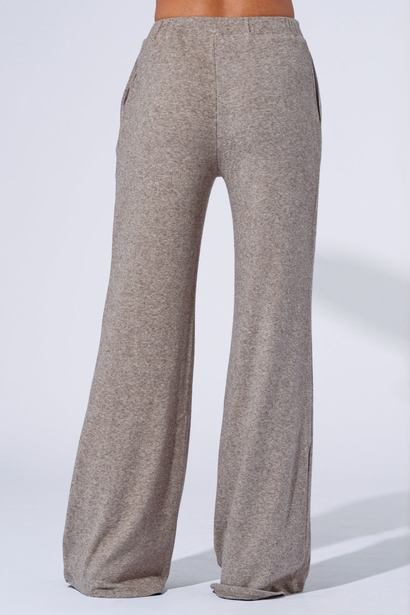 VIBE OUT FLARE LEG KNIT PANT IN GREY