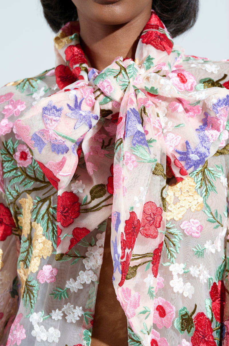 GARDEN PARTY FLORAL APPLIQUE LONG BLOUSE