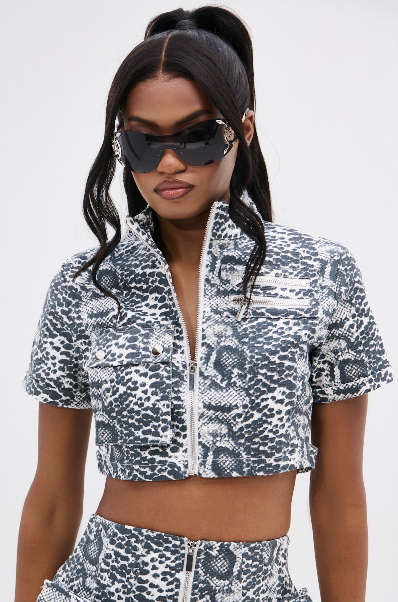 COLD BLOODED CROPPED SHORT SLEEVE TOP