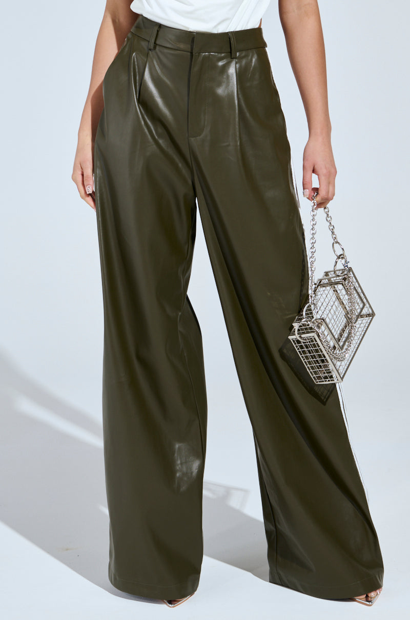 DAY TIME LOVIN TROUSER IN OLIVE