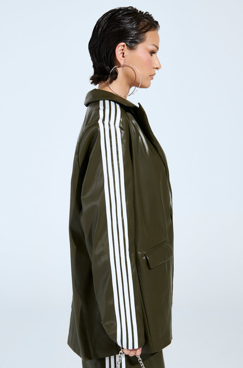 DAY TIME LOVIN OVERSIZED BLAZER IN OLIVE