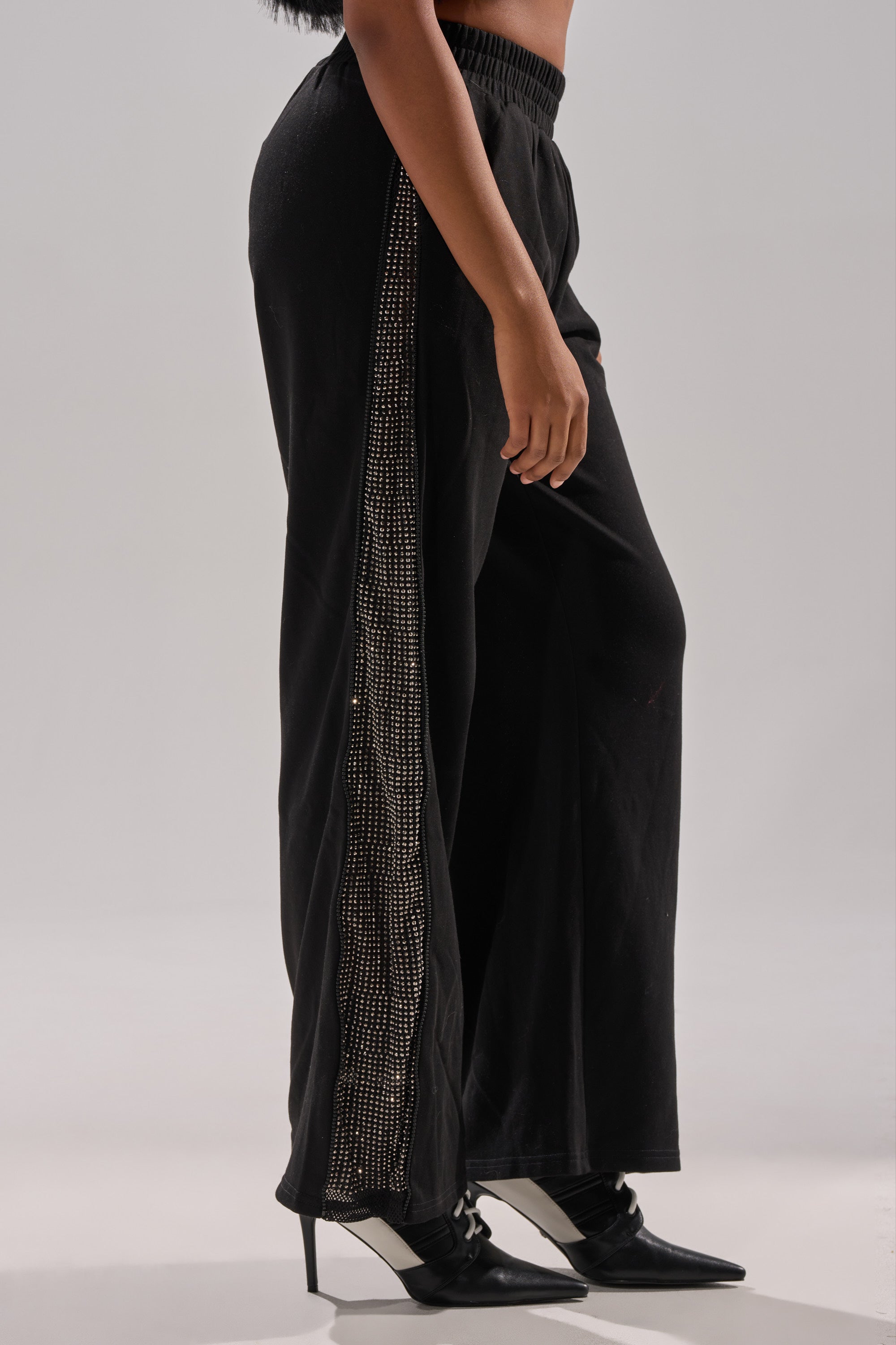 OPEN UP WIDE LEG JOGGER WITH RHINESTONE