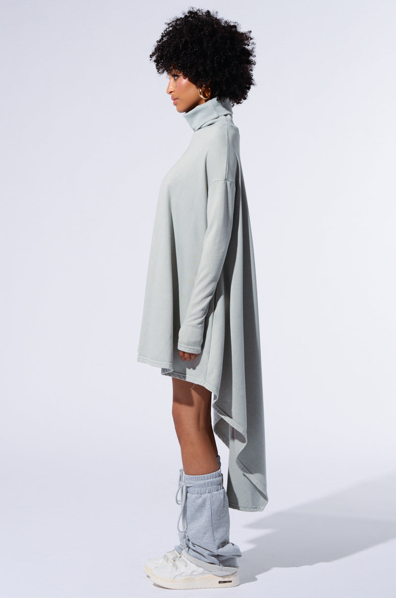 LAINIE TURTLENECK HIGH LOW SWEATSHIRT DRESS IN GREY