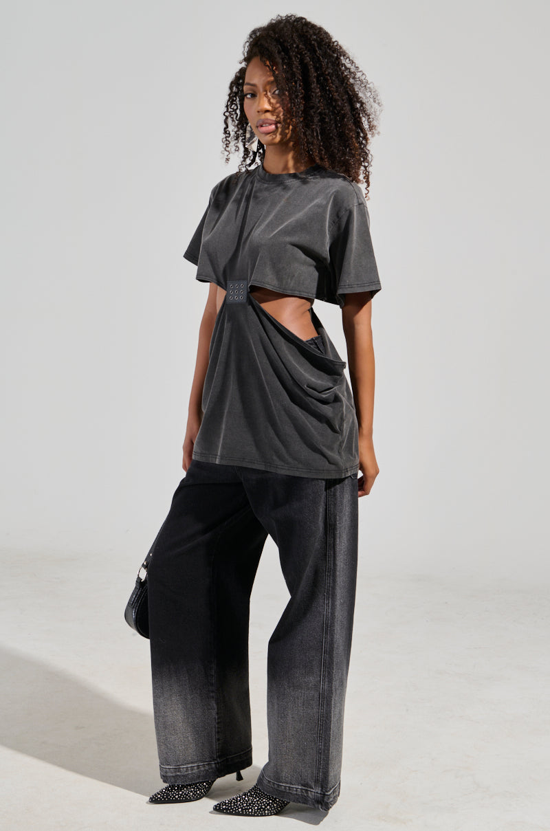 GIRL BOSS MOMENTS CUT OUT T-SHIRT