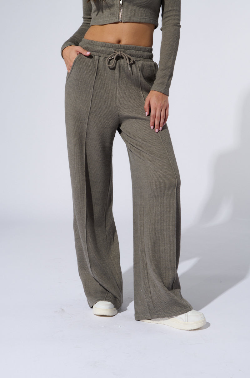 EYES ON ME WIDE LEG SWEAT PANT IN GREY