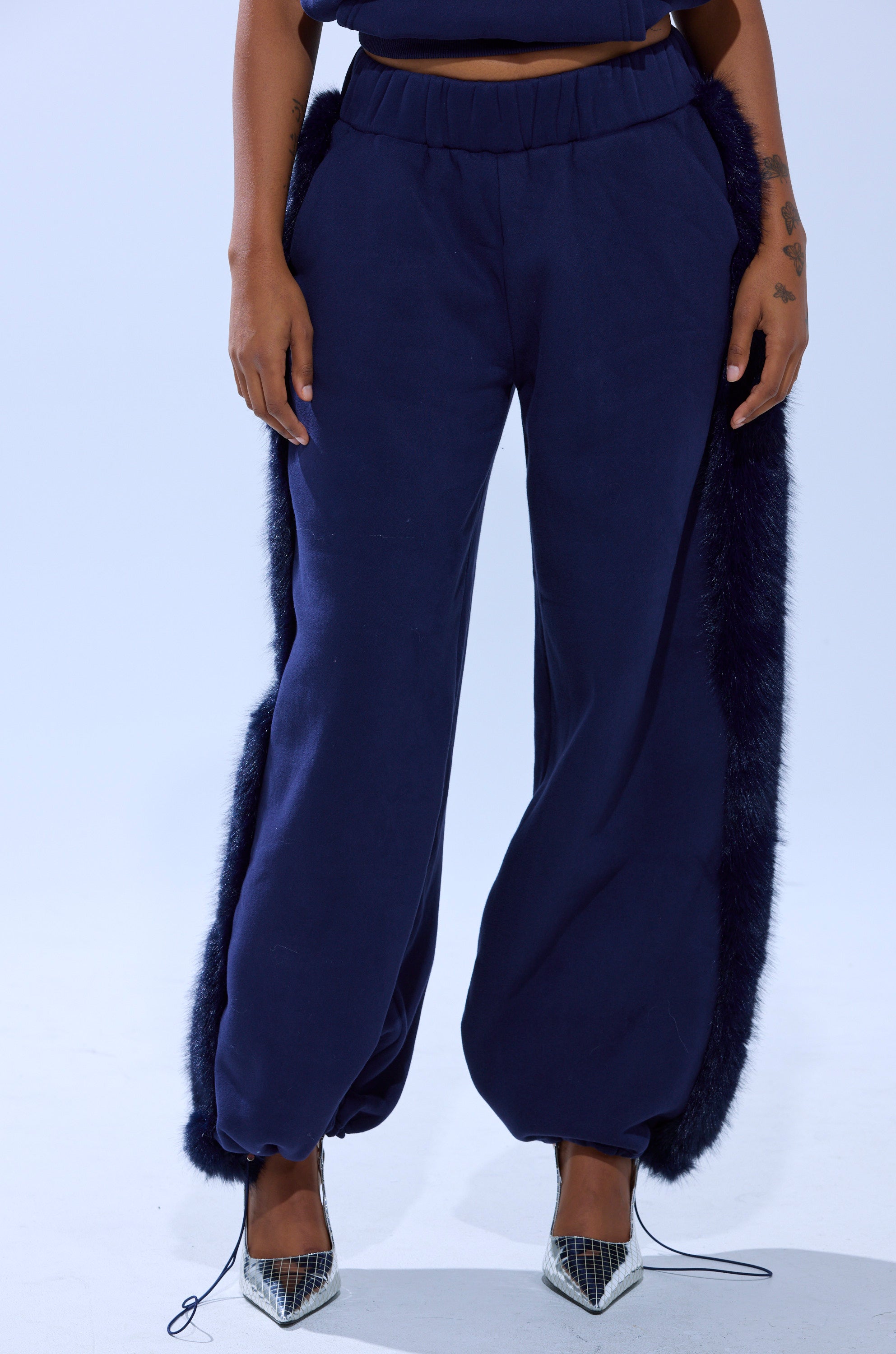 LUXE FUR JOGGER IN NAVY