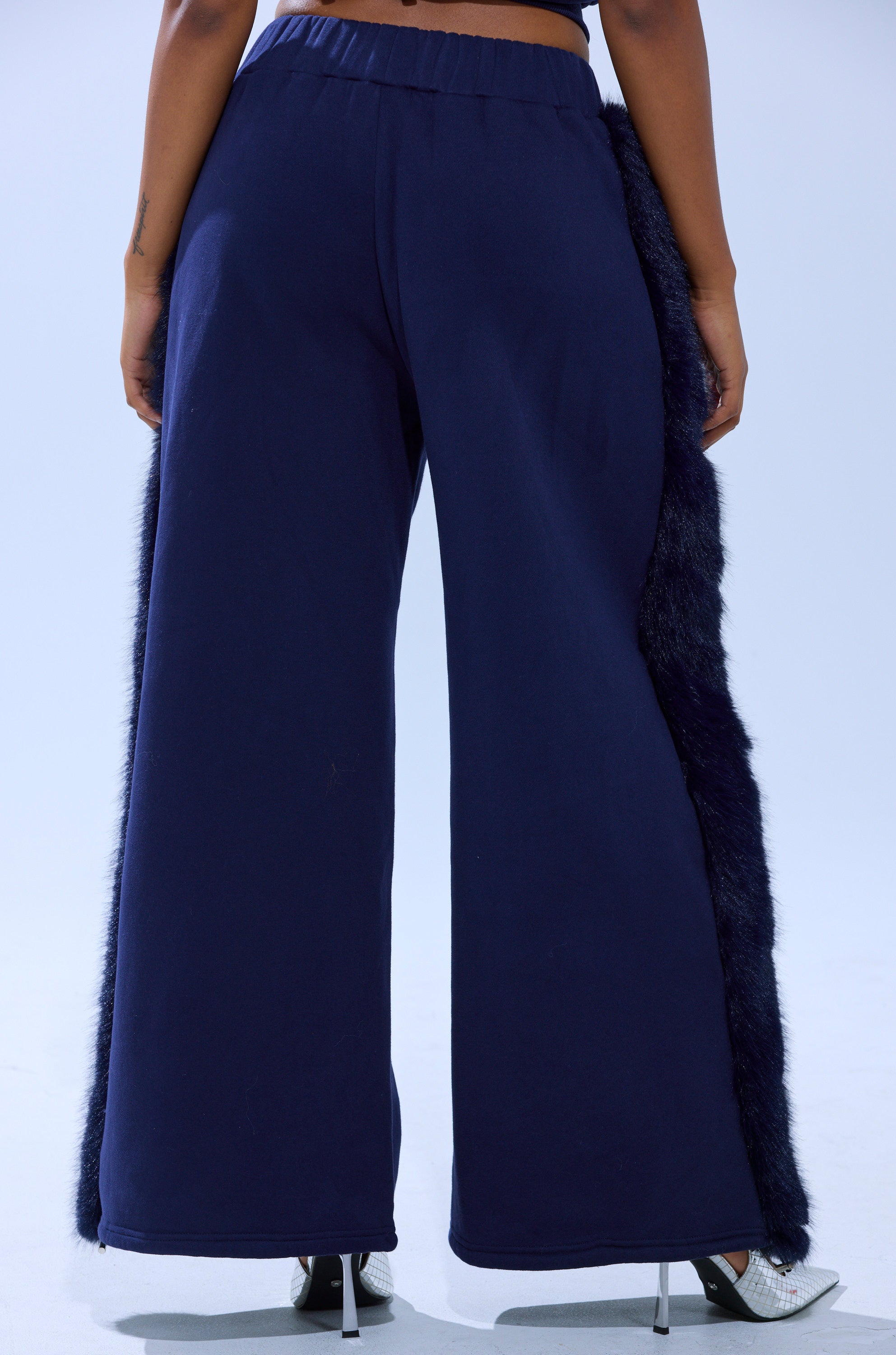 LUXE FUR JOGGER IN NAVY