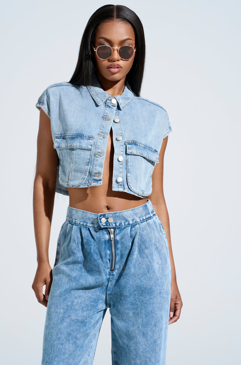 LEXI LIGHTWEIGHT BUTTON DOWN TOP