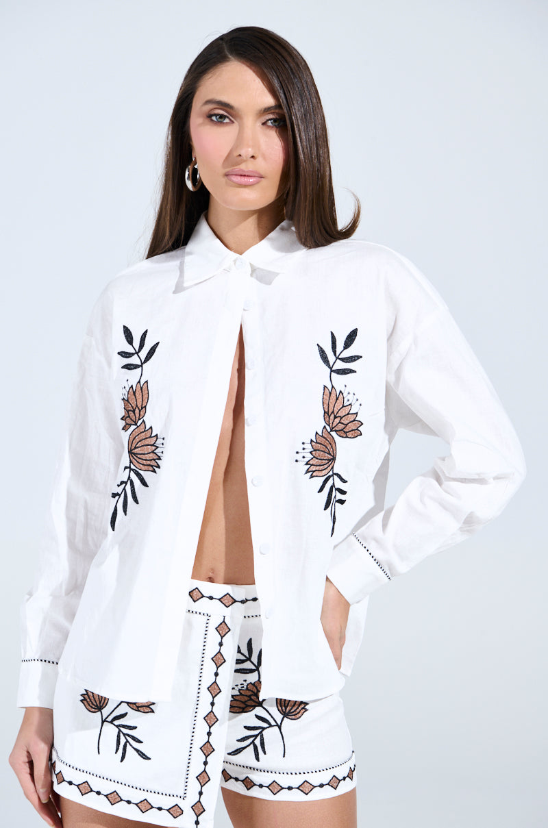 EMBROIDERED FLOWER LINEN BUTTON UP