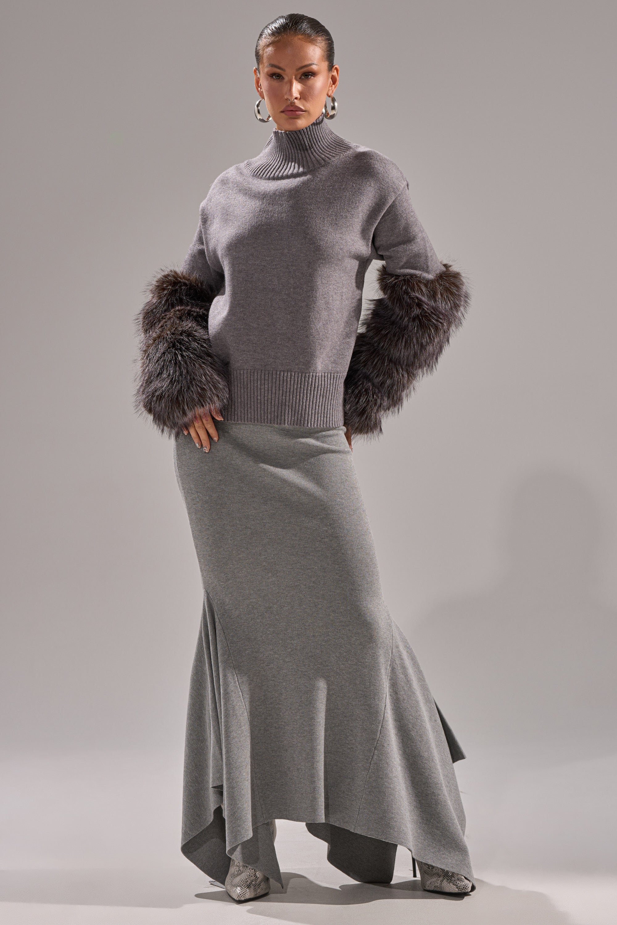 TOUCH ME SWEATER WITH FUR CUFFS