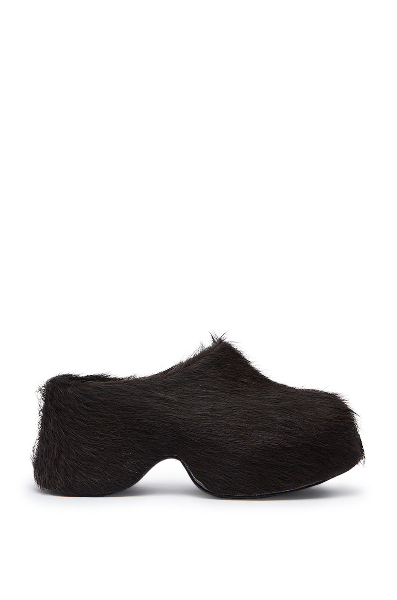 AZALEA WANG LEESHA CHOCOLATE PONY HAIR CLOG