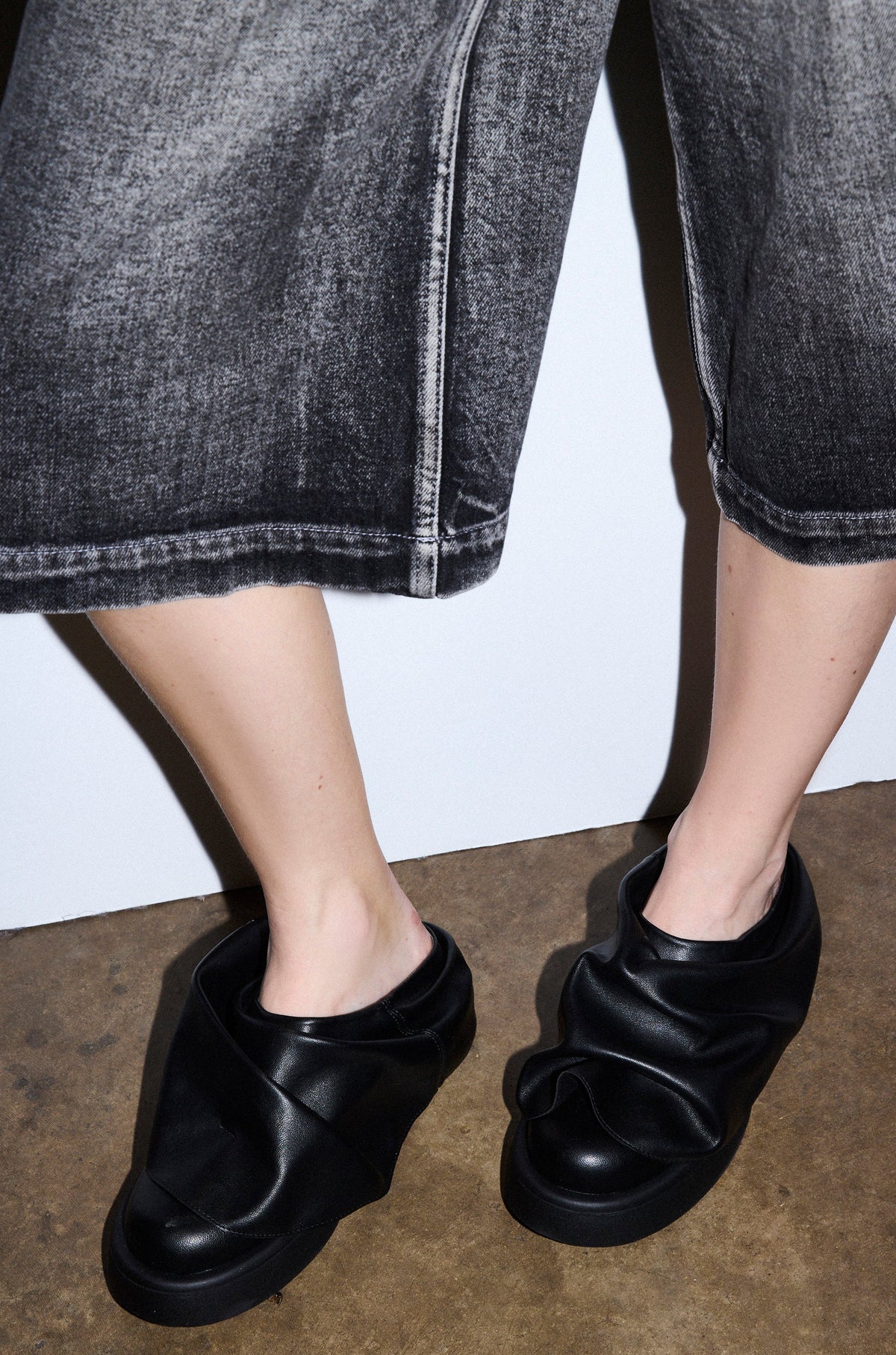 AZALEA WANG MAITYE BLACK RUCHED FLAT