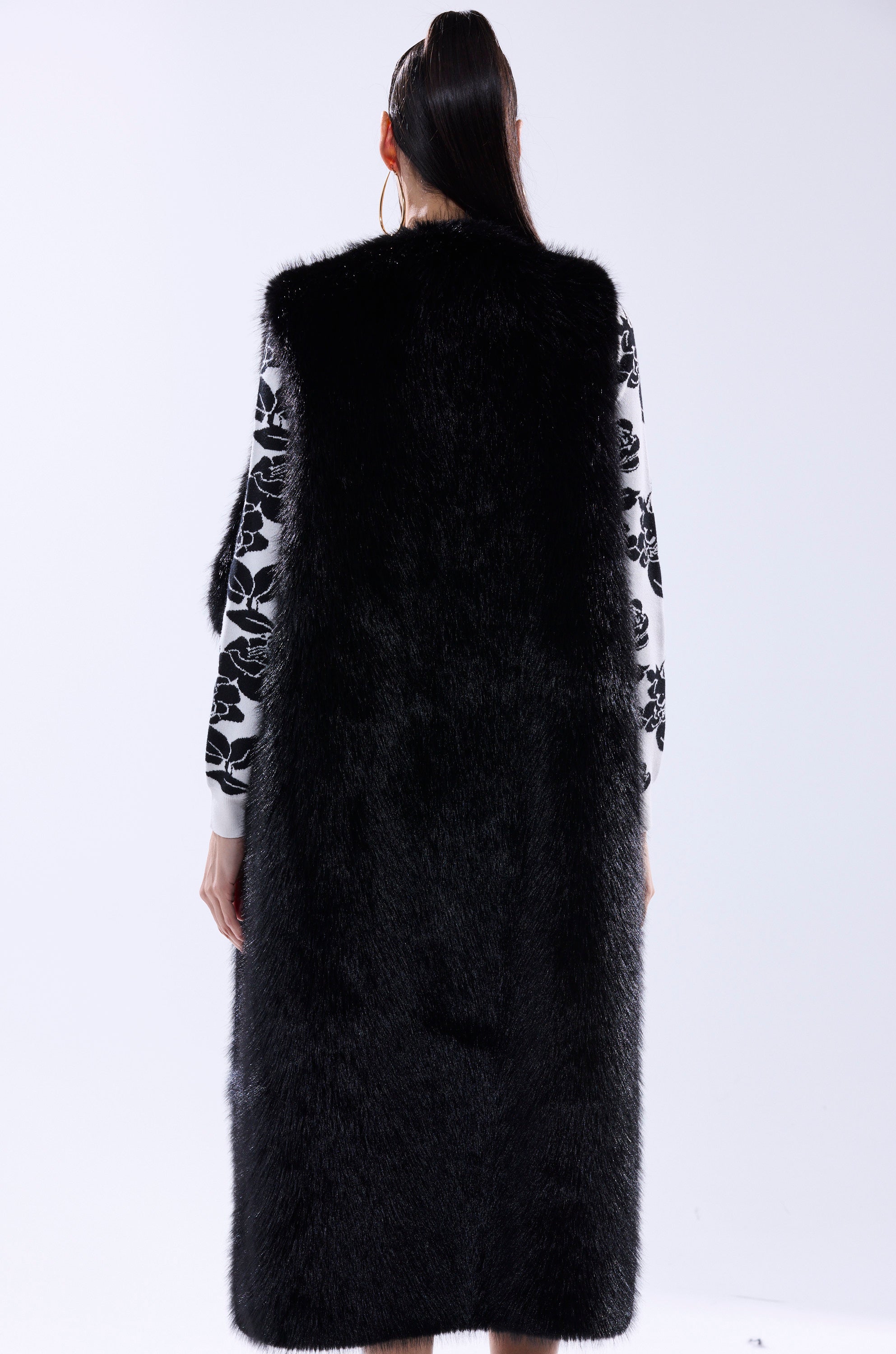 DOWNTIME FAUX FUR VEST IN BLACK